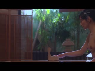 在远离人烟空无一人秘汤与最爱母亲一整晚搞到高潮的温泉相姦。 平冈里枝子 ROE-098
