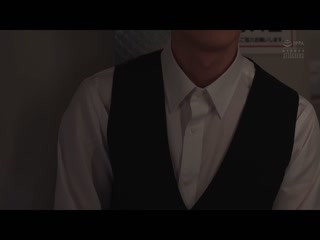 与夜勤打工认识的人妻2人独处的瞬间下流的我被侵犯。 夏目彩春 ADN-399