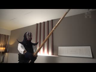 令和的美少女剑士 中出AV出道！ 剑道2段！ 充满透明感的美少女被竹刀以外的东西刺进去 中村心 MUDR-328