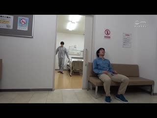 自后方抱住年轻可爱护理师院内搞痴汉消除压力的我！护理师也显出本性深吻起来！？ GS-394