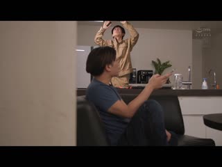 在脱衣舞剧场跳舞的人妻 小花暖 JUQ-732