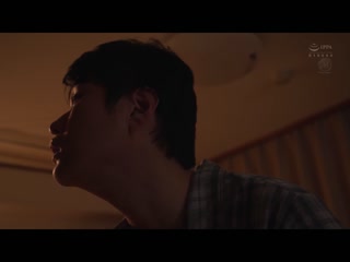 交换夫妇NTR 自窗边目撃妻与友人冲击的外遇映像 有贺美奈穗 JUL-930