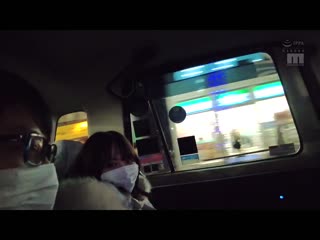 咦、真的要在这裡…让男人潮吹！！？ 约会中、不能出声被人发现的紧张状况下强制射精・让男人潮吹的小恶魔挑逗大姊  小野六花 MIDV-108