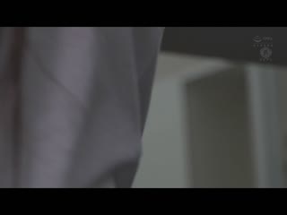 再次见面的同学，学生时代的恋爱心满满地被推倒，敏感巨乳被玩弄到理性飞走般持续被搞痴女玩法的蕾丝边驾照合宿。 BBAN-490