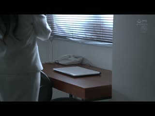 人妻秘书、满是汗水接吻社长室中出性交 上羽绚 JUQ-551
