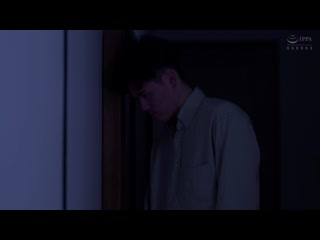 从未见过如此下流淫荡的表情，让我忍不住勃起。回到乡下探亲，再次遇见初恋情人的幼驯染，她正在吸着附近大叔们汗湿脏臭的肉棒…还和他们做爱。木下日葵 MKMP-643