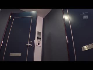 不戴胸罩诱惑的前肉食人妻让人受不了性欲猛兽化！搞到保险套都用完老公回家前持续抽插 末广纯 MIAB-054