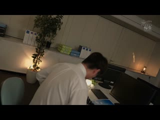 被我总是仰视的148公分娇小可爱女上司...被跨坐、被仰视、被玩弄乳头骑乘位让我高潮不断的羞耻僕。 梦乃爱华 SONE-452