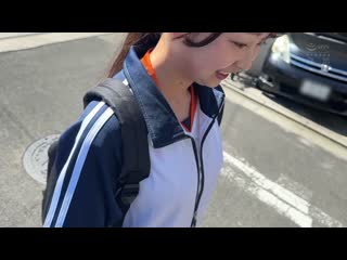 与从社团活动归来的汗流浃背美少女，一边穿着练习服就立刻插入青春性爱！运动部女子6人 情侣中出精选 MUCD-333