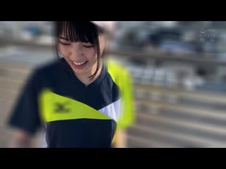 与从社团活动归来的汗流浃背美少女，一边穿着练习服就立刻插入青春性爱！运动部女子6人 情侣中出精选 MUCD-333