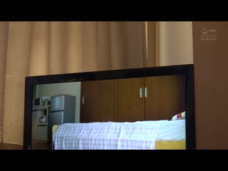 我们是无敌的人类，被隔壁住着的爆乳女大生搞到发情，把她昏睡后把她当成物品一样对待 雨宫响 EBWH-186