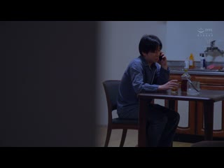 人妻秘書、充滿汗水和親吻的社長室中出性交 第一次也是最棒的秘書，就在這裡誕生— 新妻優香 JUR-422