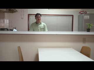 【脑袋短路高潮】继父用春药猛幹继女大学生的小穴，被精子、潮水与爱液弄得湿透，高潮痉挛流汗喷潮的极致高潮 宫城理惠 MIAB-384