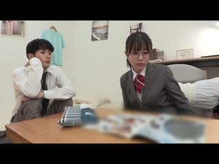【学力偏差値最高的用功女子与性爱偏差値最高的肉食女子】2人极端的青梅竹马争夺我肉棒的3P！ HUNTC-053