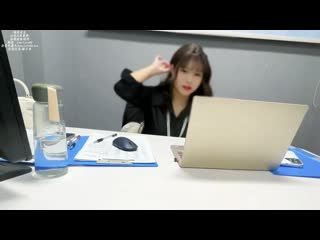 杏吧传媒 办公室新娘狂草秀禾服舅妈喷尿给外甥喝 xb-1220