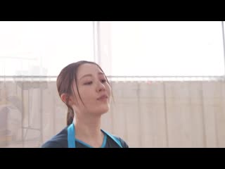妈妈排球队的长身妻的快汗中出骑乘位与蟹爪夹击，让我被她嘲弄了一整天 叶山小百合 JUR-325