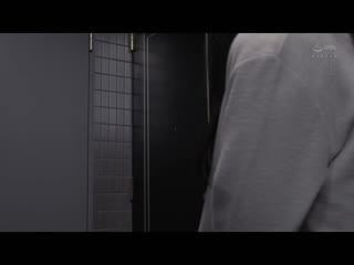 交换夫妻NTR 窗户目击到妻子与友人的冲击般外遇映像 橘京花 JUQ-339
