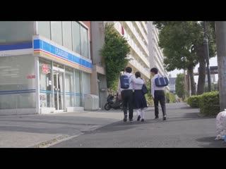 漏尿般持续被搞到高潮的偷东西少女 失・禁・制・裁 香水纯 SSIS-840