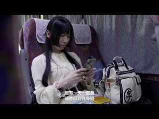 大型连休搭高速巴士因为事故塞车…。回到都内还有7小时、不能出声状况下被身边人妻呢喃诱惑。（2023年7月末日） 纱仓真菜 STARS-970