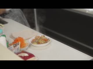 I罩杯料理配信者是喜爱舔舐巨乳的性爱狂人 WAWA-007