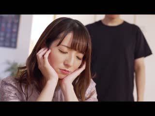 与晚上等带老公回家的大嫂用精液填满寂寞中出性交。 小花暖 ROYD-130