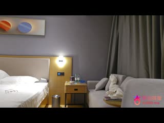 杏吧传媒 刚下海没多久的妹妹下面没有毛做起来很滑 xb-1113