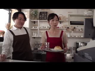 第一次的炮友 因為想要刺激，在炮友工作的咖啡廳惡作劇，結果太過興奮而停不下來。和什麼都能做的人妻炮友的無底洞性交紀錄 三枝木玲實 FERA-202