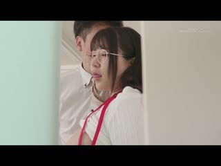 逐渐过分般无抵抗派遣社员的土气巨乳K子 持续被性骚扰、还是无反应到至今成为我专用的职场自慰套。 优月真里奈 SDDE-703