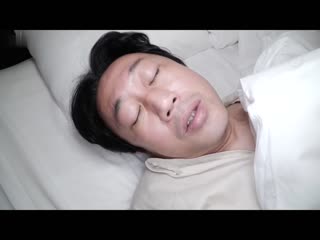 被再婚对象拖油瓶带进爱情宾馆穿着制服姿态就这样中出做爱。 响乃师 BF-700