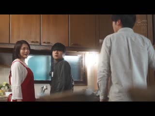 在家人都出外打拼的老家、和母亲度过的近亲相姦日子 友田真希 ROE-093