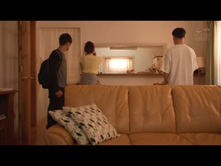 回到家发现妈妈和朋友都汗流浃背…。—被儿子朋友抱住的妈妈— 鹫见堇 ADN-685