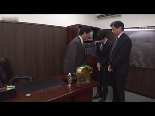 怀孕强暴游戏 对权力骚扰上司的巨乳太太以「先让她怀孕的人获胜」子宫内射精子逆流高潮 田中宁宁 MIAA-726