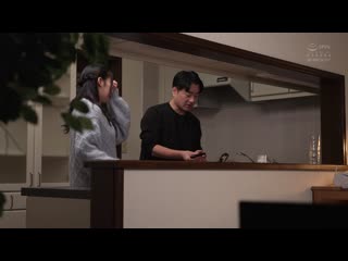 第一次交到的女朋友脱光后…完全无法想像的雪白巨乳和粉红色乳头，我兴奋到性慾无止境地操弄她，冈田优爱 EBWH-234