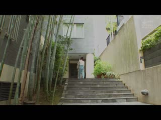 超弓背M化拘束按摩 盯上极细蛮腰巨乳客人只有高潮技巧是超一流的卑劣按摩师 响莲 EBWH-058