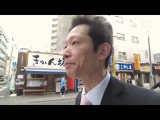 沉溺在窒息般接吻与忘掉妻子般中出性爱的我。 夏夜绘流 YUJ-018