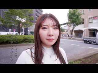 色白爆乳的她…脱掉衣服却是满满的纹身。一摸就上瘾。用男优的鸡巴让狼纹身女孩高潮不断的冲击。AV出道。 野野宫司 MOER-010
