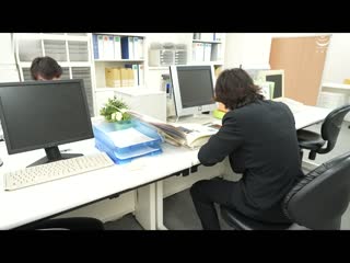 想看精子飞出瞬间到受不了的马上吹萧女僕！不论何时何处都沉迷肉棒 横宫七海 FOCS-114
