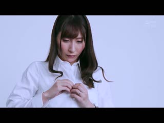 人妻秘书、满是汗水与接吻的社长室中出性交 美人秘书的极上火辣身躯。 日下部加奈 JUQ-632
