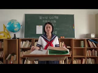 学园祭让MINAMO穿上性感过头几乎全裸角色扮演服装的店家大排长龙！大繁盛！逆兔女郎・逆学校泳装・逆制服・逆啦啦队服装诱惑！ STARS-552