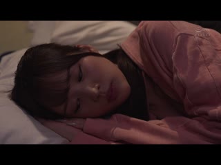 「让我练习做爱好吗！？」好胜的青梅竹马里真只带了一根保险套，竟然提出这种要求… 我没想到里真的身体是巨乳又色情，而且阴道很舒服… 沉迷于第一次做爱，对未成熟的阴道进行了三天三夜的中出SEX 10发 新井里真 WAAA-537