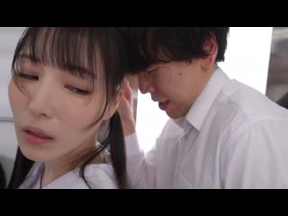 电车通学途中，偷偷让我在她阴道内射精的同学香水纯 香水纯 HMN-711