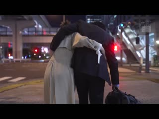 醒来后发现与女社长在爱情宾馆两人独处 喝醉酒动弹不得新婚的我被骑在身上深吻中出不伦权力骚扰… JULIA CJOD-379