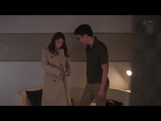 与学生时代的性骚扰教师在传播公司偶然再会。从那天起就变成从顺性处理宠物…。 广濑百合 JUQ-581