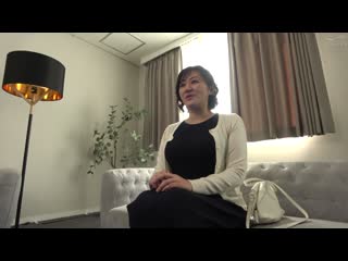 素人應徵妻子 以丈夫從未見過的淫亂表情對著大雞巴呻吟，墮落到要求中出的已婚婦女 市川夏生 EMBM-044