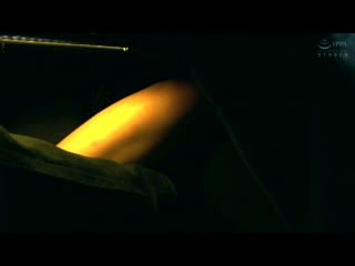 川字睡觉的女友被睡隔壁的朋友夜袭完全堕落 弥生美月 HOMA-088