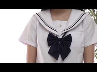 可爱的虎牙与制服的你。 无垢 164公分丰臀苗条美少女 AV出道 松山美波 MUDR-298