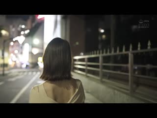 艺能人与格闘家御用的职业应召女 只让名人上的锐角美丽身躯G罩杯 星宫虹乃AV出道 EBOD-946
