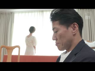 果然还是喜欢着妻子！倦怠期的我们夫妻两睽违续许久做爱后…果然身体相性出众持续求合到早上！！ 月乃露娜 MIAB-041