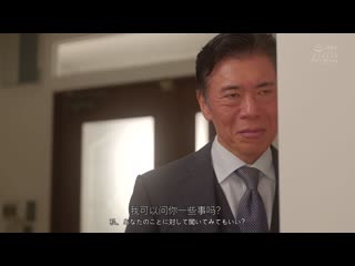 在出差地被关在相邻房间强暴，被老色鬼上司反覆中出，最后被他的性处理阴道调教给搞到失身。 楪可憐 PRED-755
