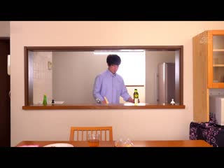 骑在女儿男友身上夺走处男之身 喜爱紧身衣的爆乳辣妹妈妈！ 佐山爱 JUFE-454